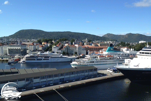 Schiffe am Kreuzfahrtterminal in Bergen