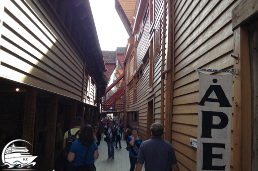 Blick in die Gassen der Holzhäuser in Bergen, Norwegen.