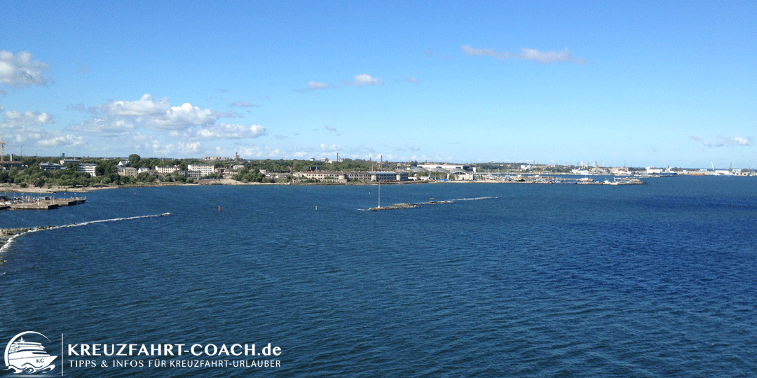 Tallinn auf eigene Faust - Sehenswürdigkeiten Blick auf die Küste von Tallinn vom Kreuzfahrtschiff aus
